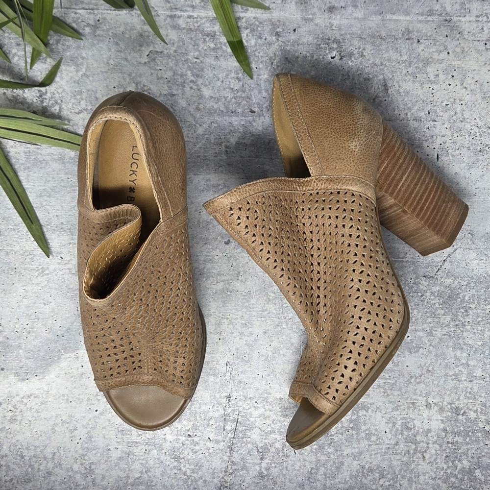 Lucky Brand Tan Chunky Open Peep Toe Heeled Ankle Booties Wooden Block Heel